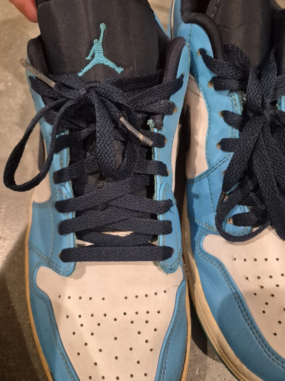 Nike Air Jordan Unc Low-Top Sneakers in Blue with Black and Cream Accents